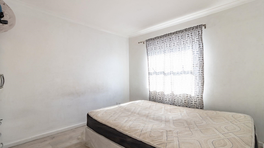 2 Bedroom Property for Sale in Cravenby Western Cape